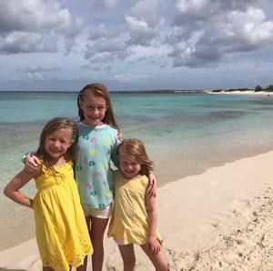 Meet your Posher, Larissa